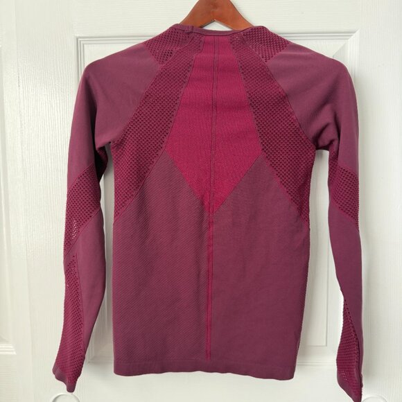Athleta Caliber Plum Long-Sleeve Workout Top XS can fit S Gym Exercise Yoga - Picture 4 of 6